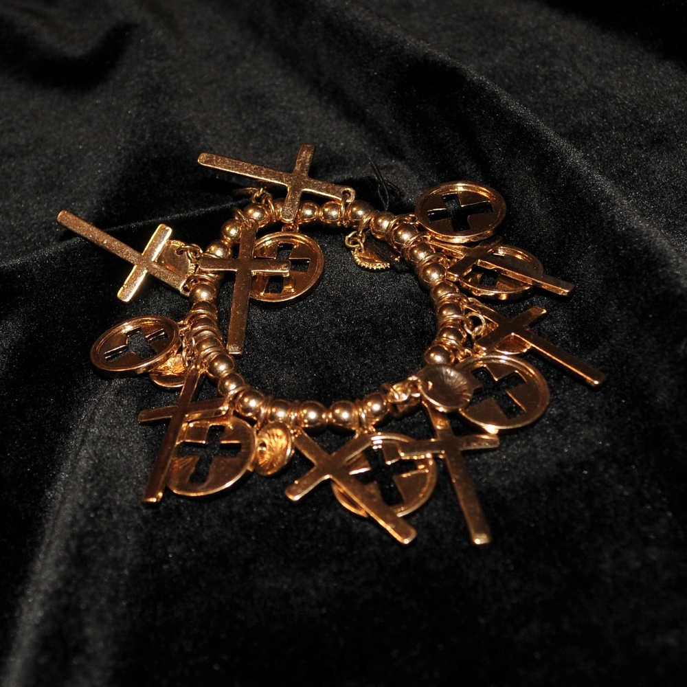 Gold Cross Stretchable Bracelet 8041